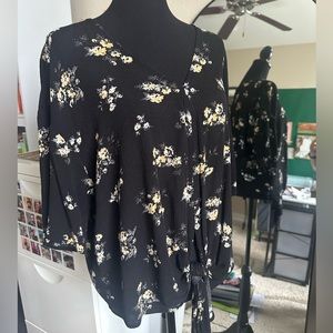Black LUQ floral tie-front blouse flutter sleeve drop shoulder Large